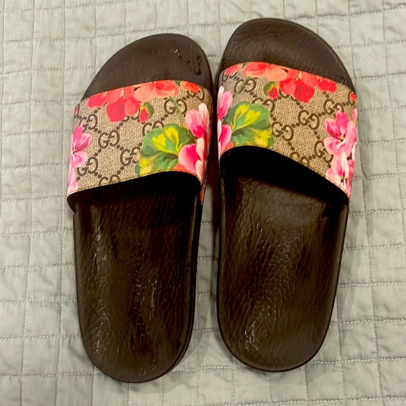 Gucci Shoes - Gucci Slides  (flowers)